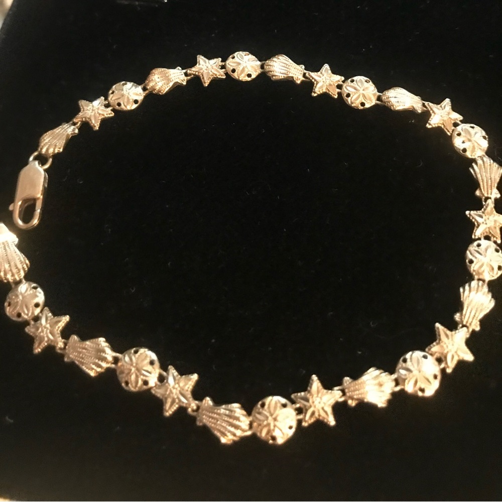 14k Yellow Gold Textured Starfish and Sand Dollar Bracelet - Picture 8 of 9